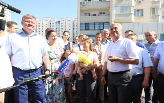 Жители «Звезды» поблагодарили Вячеслава Володина за помощь в строительстве школы