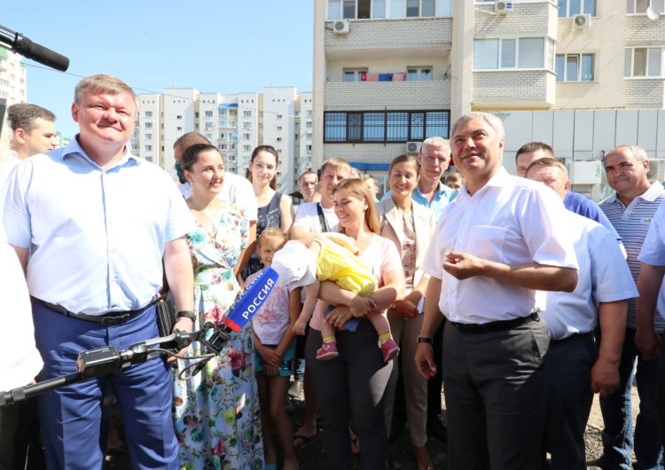 Жители «Звезды» поблагодарили Вячеслава Володина за помощь в строительстве школы