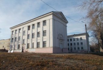 Татьяну Ерохину попросили обратить внимание на школу и спортплощадки в Заводском районе