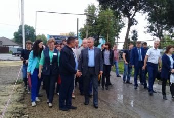 Вячеслав Володин осмотрел школу в Самойловке