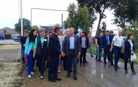 Вячеслав Володин осмотрел школу в Самойловке