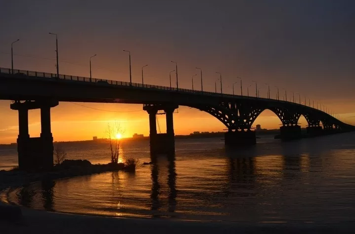 В правительстве объявили о начале ремонта опор и лестниц на мосту Саратов-Энгельс