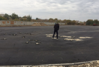 В Перелюбе заасфальтировали будущую спортивную площадку