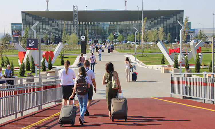 За две недели новым саратовским аэропортом Гагарин воспользовались 25 тысяч человек