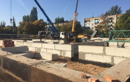 Рабочие приступят к кладке нулевого этажа школы в поселке Приволжский