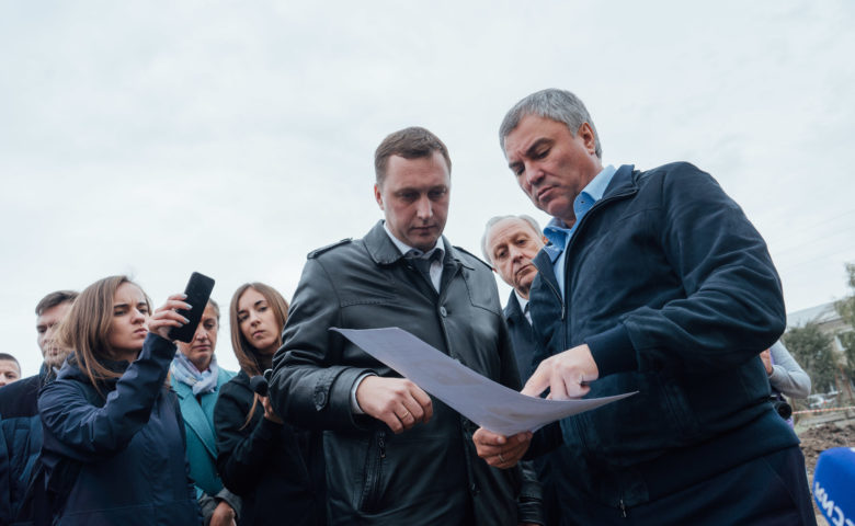 Председатель Государственной Думы посетил школу №1 в Самойловке