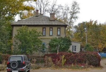 Мэрия забрала в муниципальную собственность еще один барак, на месте которого построят парк