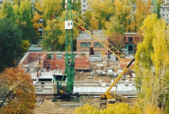 В поселке Приволжский продолжается строительство школы