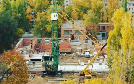 В поселке Приволжский продолжается строительство школы