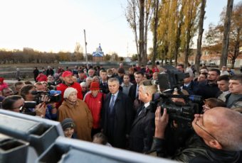 Володин посетил сквер им. Марины Расковой в Саратове