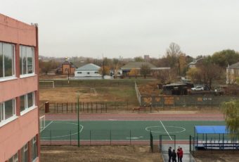 В Перелюбе начались тренировки на новом спорткомплексе по проекту Володина