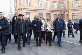 Вячеслав Володин встретился с учителями и родителями учащихся школы №2 г. Саратова