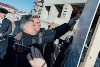 В селе Тёпловка Новобурасского района возобновляется строительство школы на 220 мест