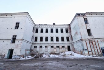 Заброшенное здание школы №99 в Саратове могут восстановить