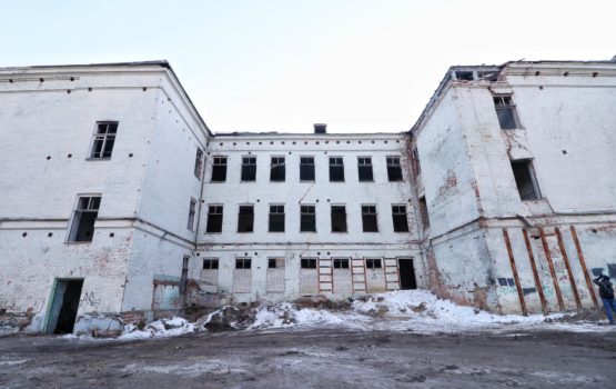 Заброшенное здание школы №99 в Саратове могут восстановить