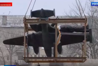 В Энгельсе начали установку памятника Марине Расковой