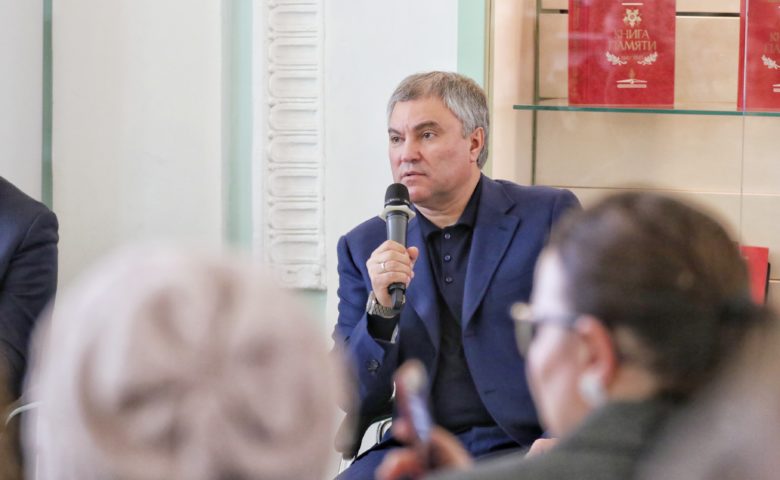 Вячеслав Володин встретился с зоозащитниками в областной библиотеке