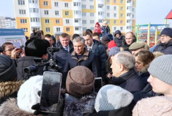 Председатель ГД посетил 11-й микрорайон поселка Солнечный-2