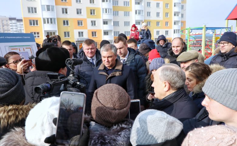 Председатель ГД посетил 11-й микрорайон поселка Солнечный-2
