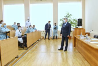 Вячеслав Володин посетил Клиническую больницу им. Миротворцева СГМУ и встретился с главными врачами поликлиник города