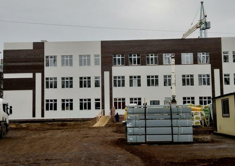 В Саратовской области ищут подрядчика, который завершит строительство школы в поселке Приволжском