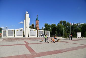 Строители исправляют недочёты в обновленном мемориале Летного городка