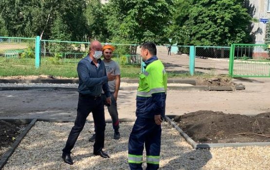 В Саратове продолжается контроль за ходом ремонта тротуаров