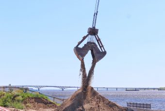 Жители города остались без пляжа. Стройка века
