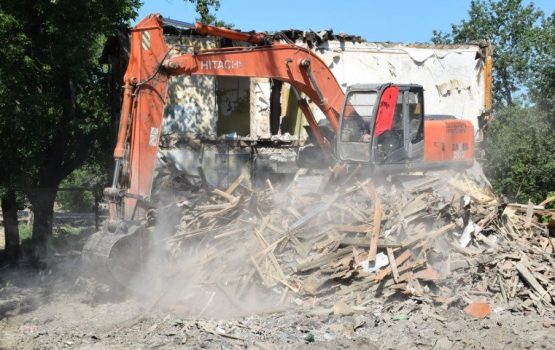 Продолжается снос аварийных сооружений в поселке Елшанка
