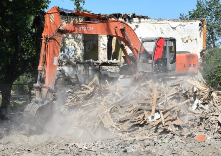 Продолжается снос аварийных сооружений в поселке Елшанка