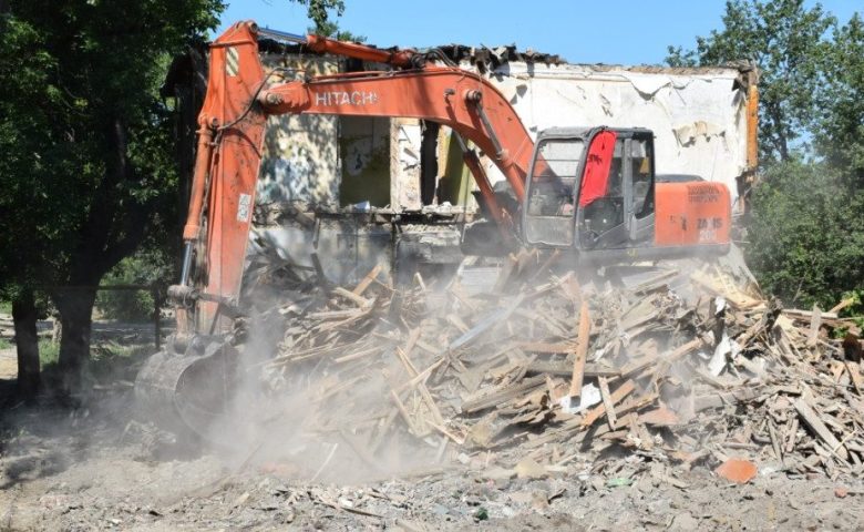 Продолжается снос аварийных сооружений в поселке Елшанка