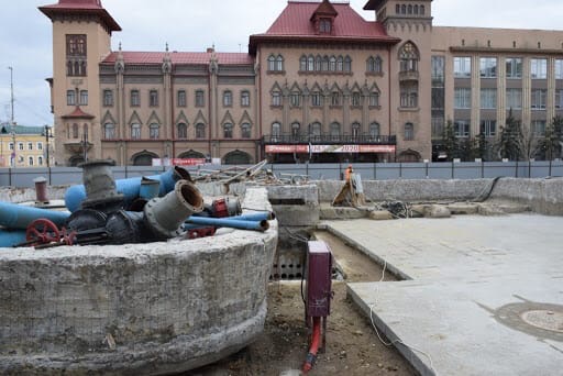 В Саратове продолжается реконструкция фонтана «Мелодия» на проспекте Кирова