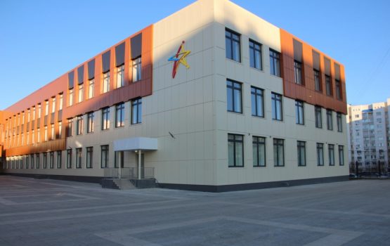 Михаил Исаев проверил ход работ по благоустройству территории вокруг лицея «Звезда»