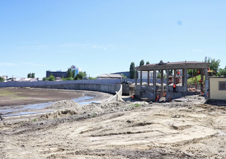Работы на плоскостных сооружениях на стадионе «Спартак» закончат к концу августа.