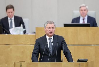 В прямом эфире Вячеслав Володин затронул тему жилья для многодетных семей