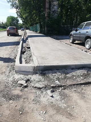 Общественный совет выявил ряд нарушений при ремонте тротуаров в Заводском районе Саратова