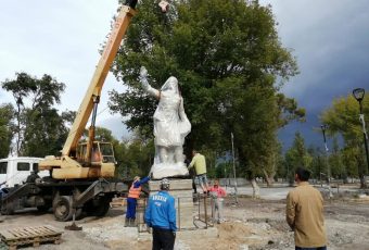 В сквере Марины Расковой установили памятник создательнице женского авиаполка