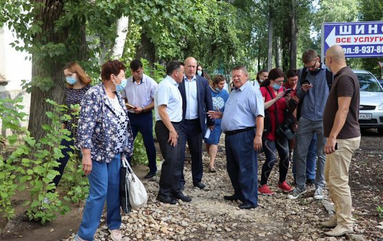 Депутат Госдумы предложил жителям выбрать тротуары для ремонта