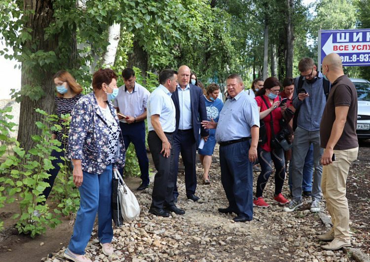 Депутат Госдумы предложил жителям выбрать тротуары для ремонта