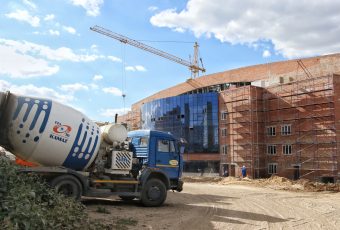 В ходе своего рабочего визита в Саратов Вячеслав Володин побывал на стройплощадке Дворца водных видов спорта