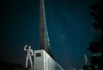 Памятник Юрию Гагарину вернулся на место приземления