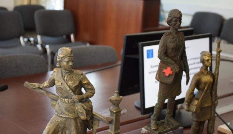 Завершился конкурс эскизов памятника военной медсестре