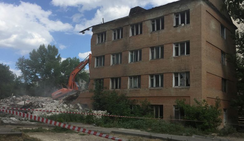В Саратове сровняли с землей 40 аварийных зданий