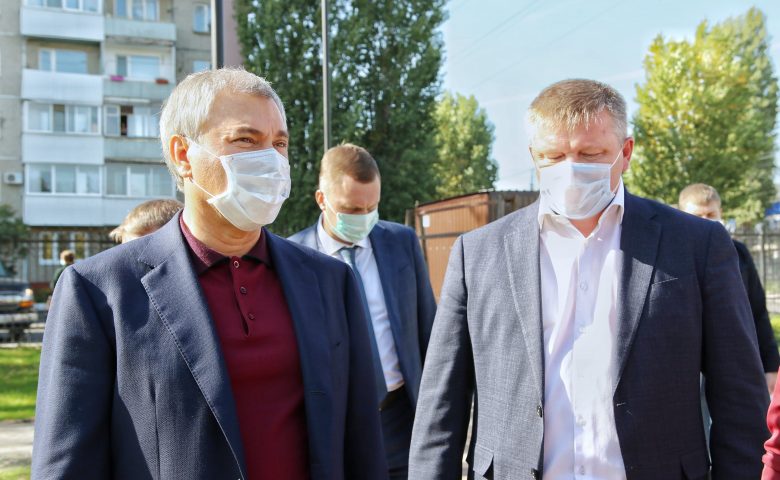 Председатель ГД ознакомился с ходом реконструкции сквера Марины Расковой в Заводском районе