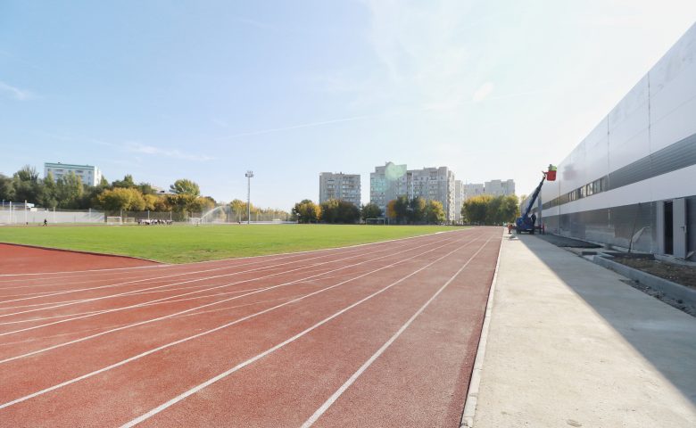 Закончена реконструкция стадиона в Заводском районе Саратова