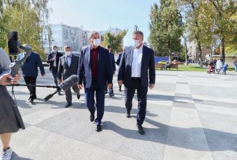 Во время рабочей поездки Вячеслав Володин обратил внимание на шатающуюся плитку