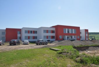 В Тепловке продолжается строительство школы