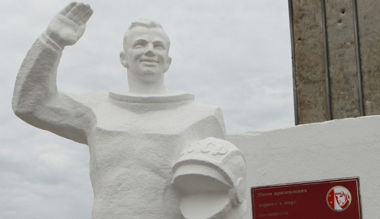 В Парк покорителей космоса вернули восстановленный памятник Гагарину