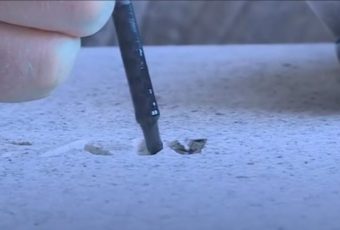 Создаются надписи на гранитных плитах для Парка покорителей космоса