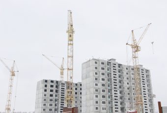 Программу переселения людей из аварийного жилья планируют завершить раньше срока